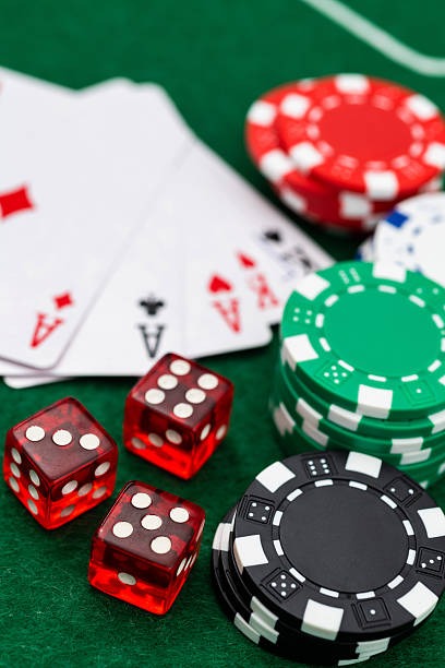 Lucky Neko game interface showing reels and payout table on ap133